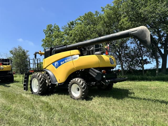 Image of New Holland CR9040 equipment image 2