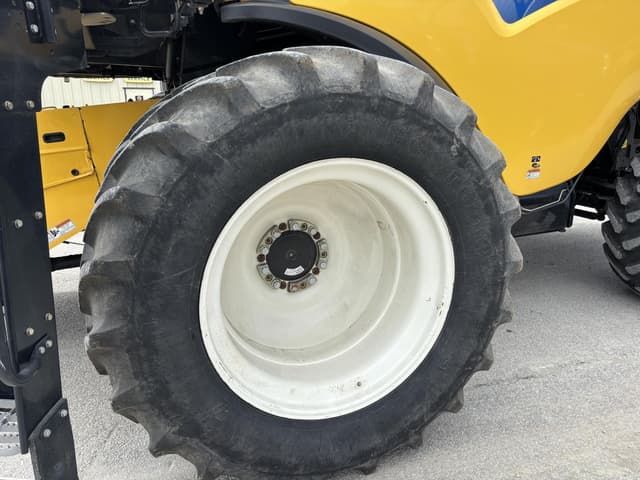 Image of New Holland CR9060 equipment image 1