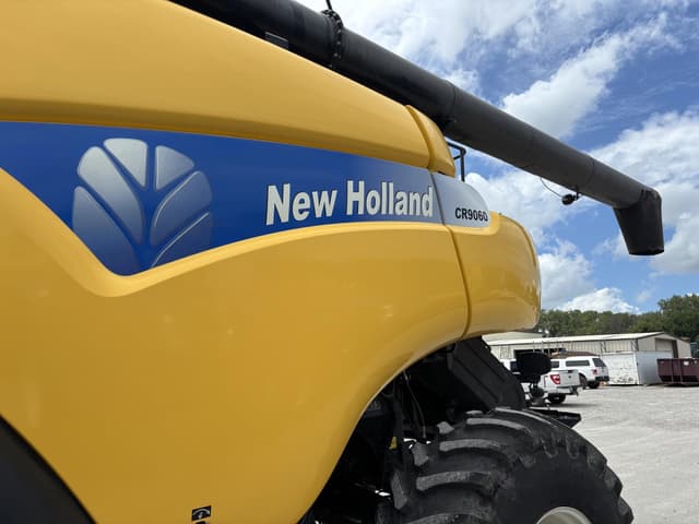 Image of New Holland CR9060 equipment image 2