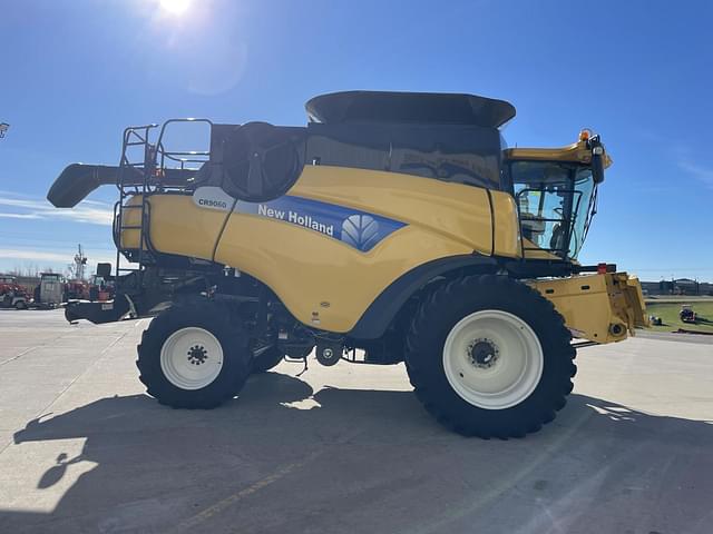 Image of New Holland CR9060 equipment image 4