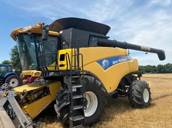 Main image New Holland CR9070