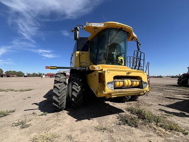 Image of New Holland CR9070 equipment image 2