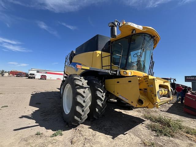 Image of New Holland CR9070 equipment image 3