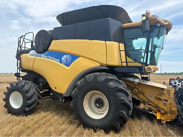 Image of New Holland CR9070 equipment image 3