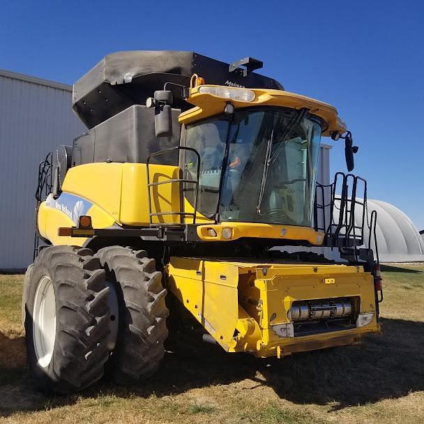 Image of New Holland CR9070 equipment image 1