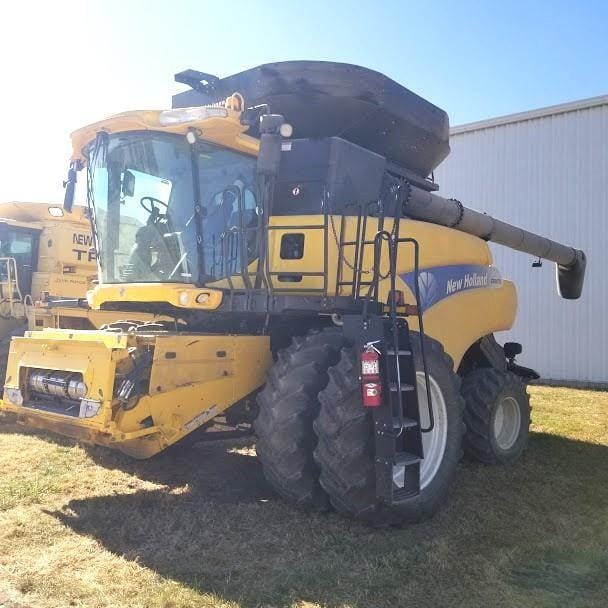 2011 New Holland CR9070 Equipment Image0