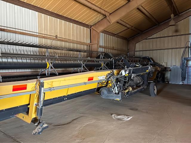 Image of New Holland CR9070 equipment image 1