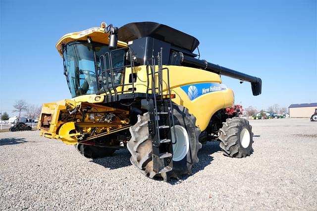 Image of New Holland CR9070 equipment image 1