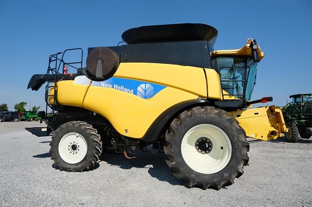 Image of New Holland CR9080 equipment image 1