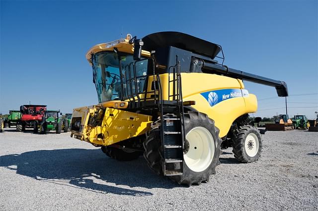 Image of New Holland CR9080 equipment image 2