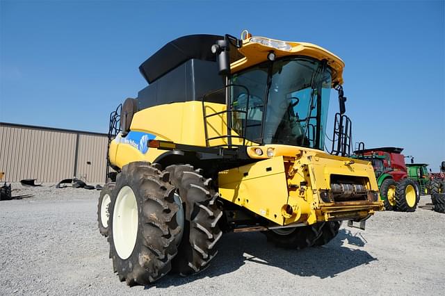 Image of New Holland CR9080 equipment image 3