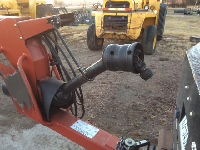 Image of New Holland H6830 equipment image 2