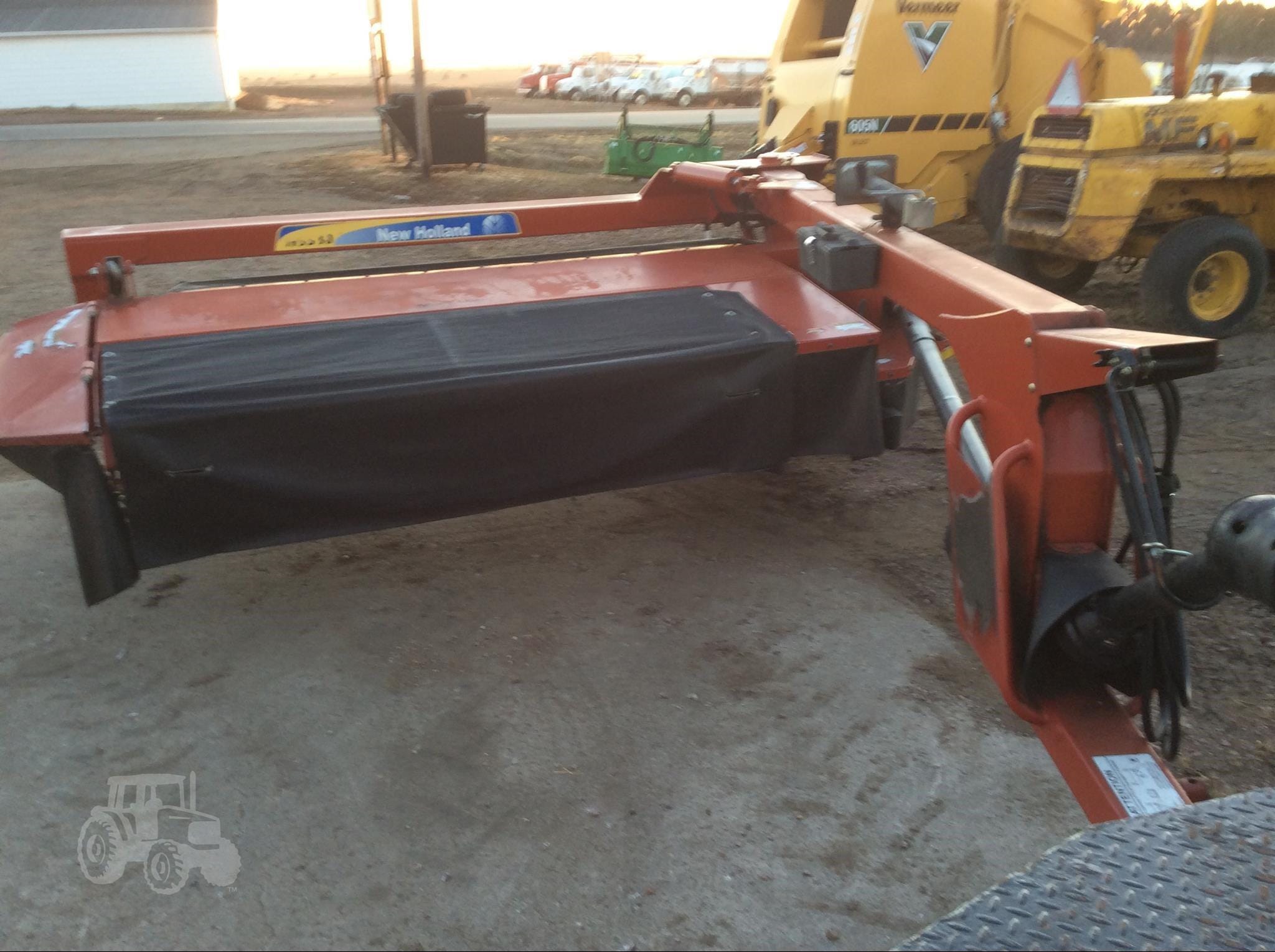 2011 New Holland H6830 Equipment Image0