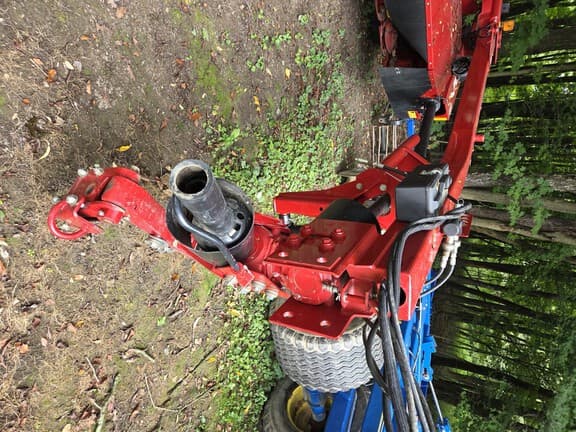 Image of New Holland H7230 equipment image 3