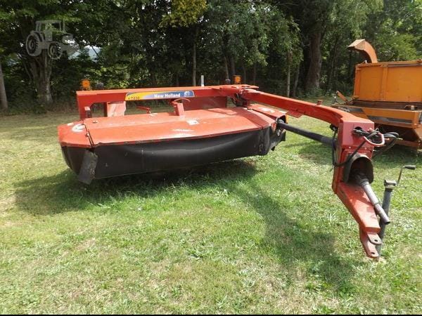 2011 New Holland H7230 Equipment Image0