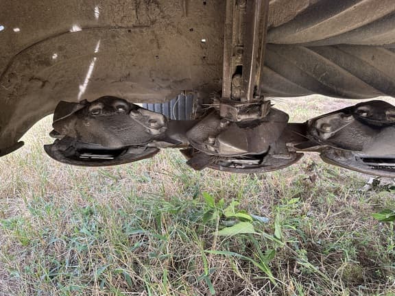 Image of New Holland H7450 equipment image 4