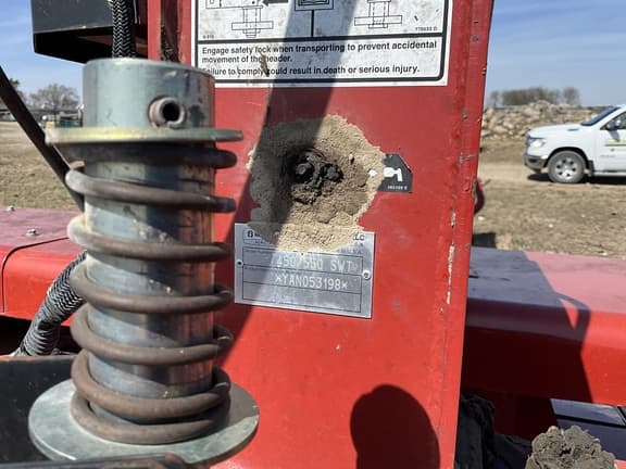 Image of New Holland H7450 equipment image 4