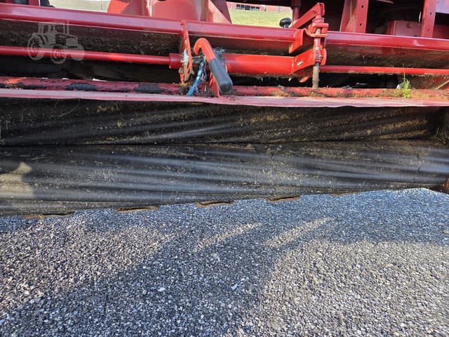 Image of New Holland H7450 equipment image 4