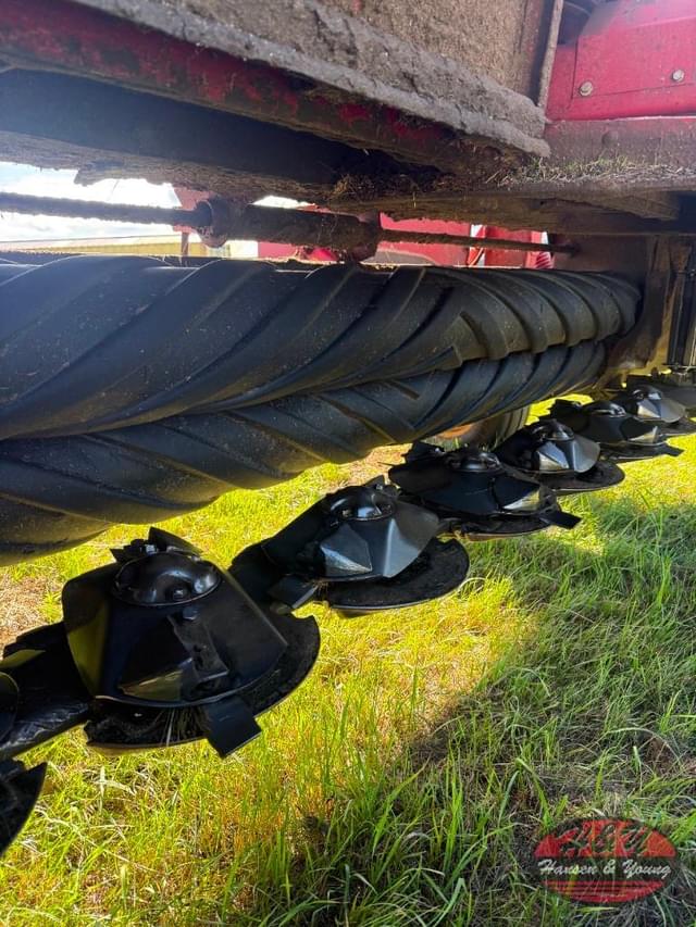 Image of New Holland H7450 equipment image 2