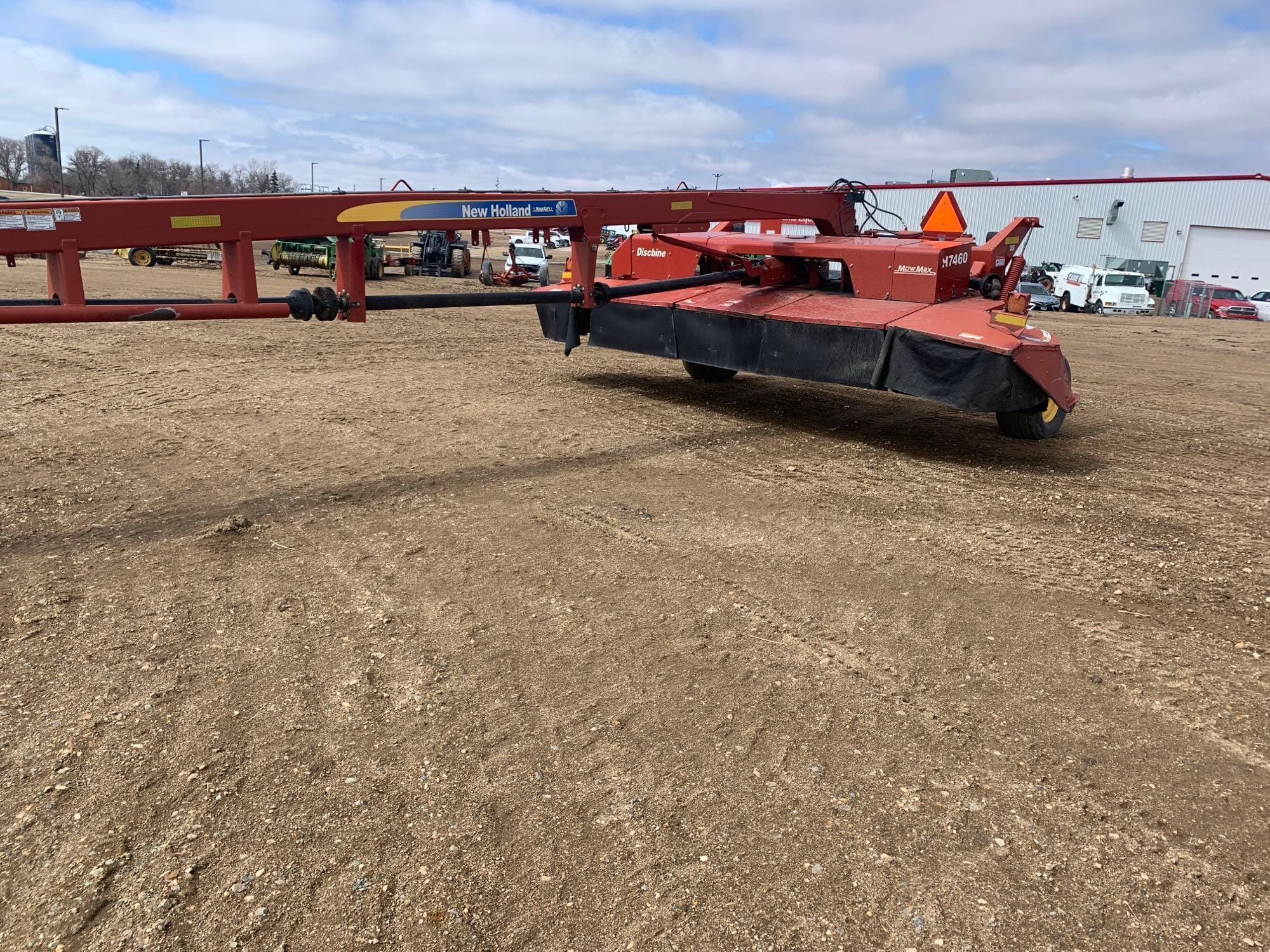 2011 New Holland H7460 Equipment Image0