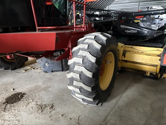 Image of New Holland H8040 equipment image 4