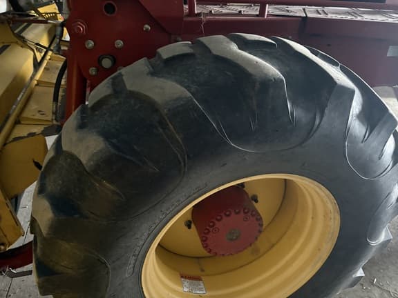 Image of New Holland H8040 equipment image 3