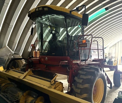 2011 New Holland H8040 Equipment Image0