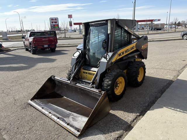 Image of New Holland L175 equipment image 4