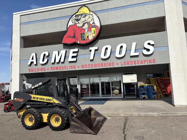 Image of New Holland L175 equipment image 2