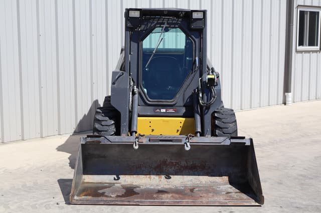 Image of New Holland L175 equipment image 1