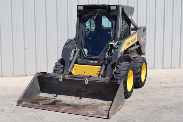 Image of New Holland L175 equipment image 2