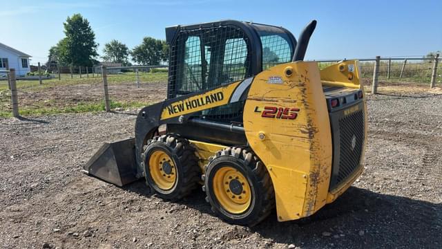 Image of New Holland L215 equipment image 2