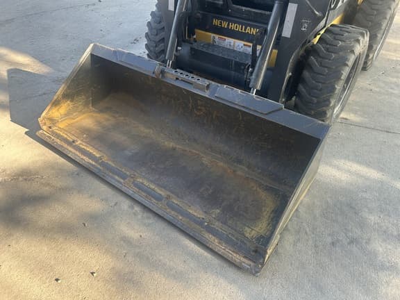 Image of New Holland L218 equipment image 3