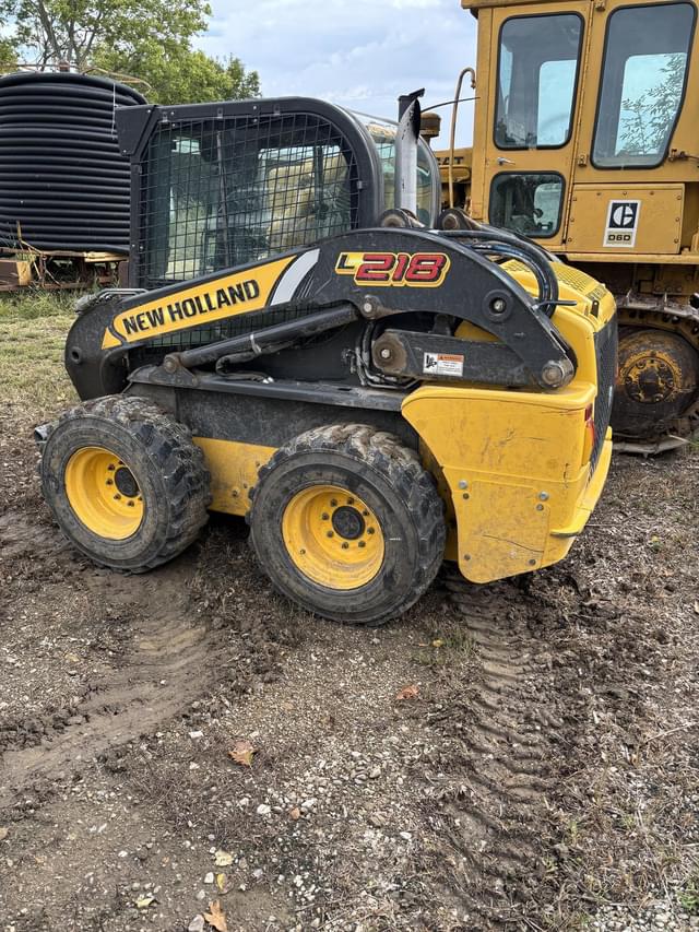 Image of New Holland L218 equipment image 2