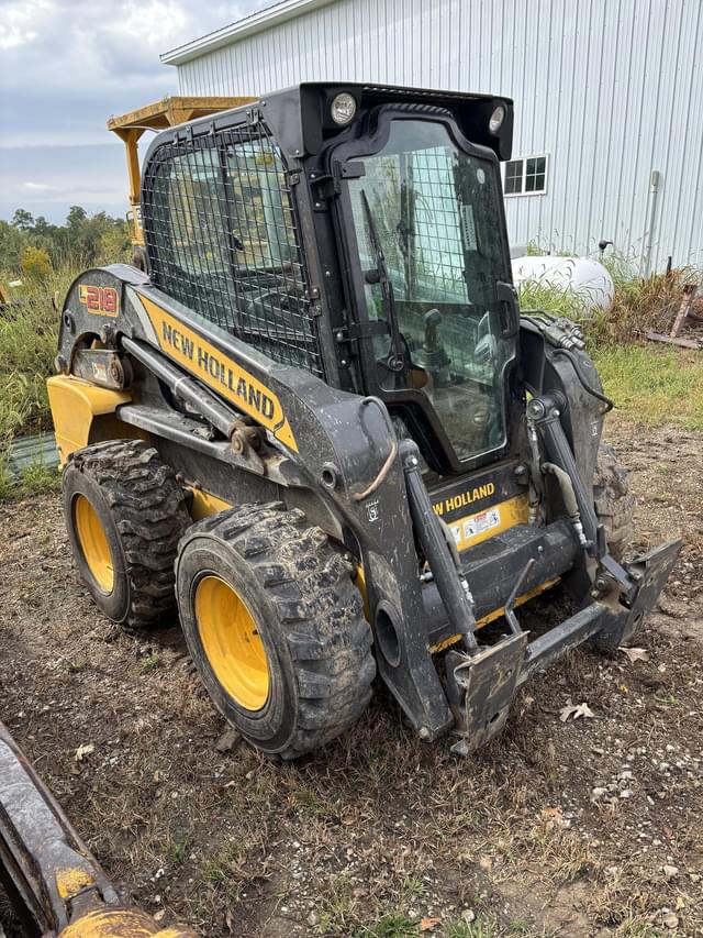 Image of New Holland L218 equipment image 4