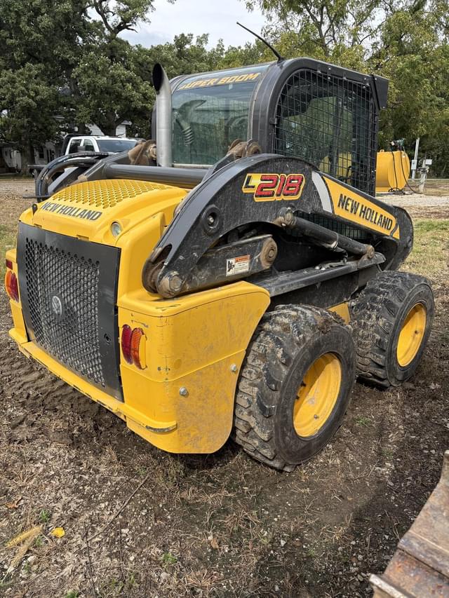 Image of New Holland L218 equipment image 3