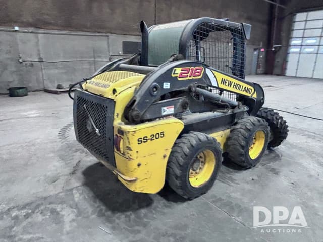 Image of New Holland L218 equipment image 3