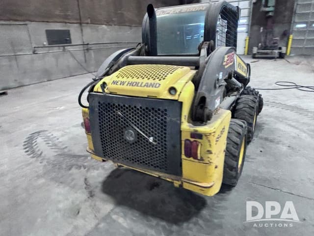 Image of New Holland L218 equipment image 4