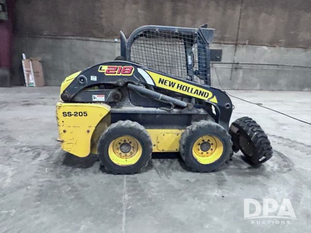 Image of New Holland L218 equipment image 2