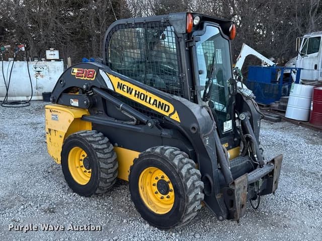 Image of New Holland L218 equipment image 2