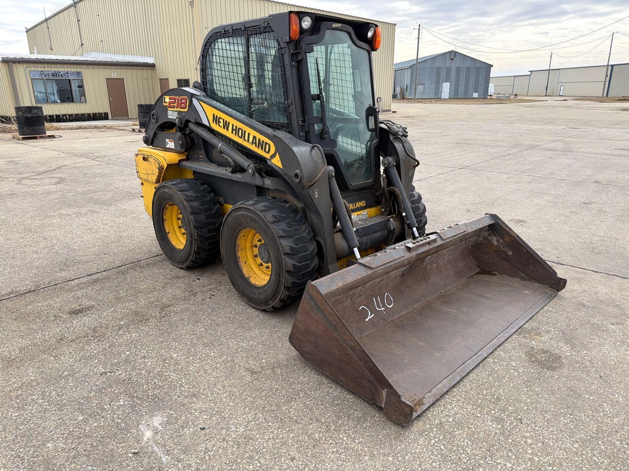 2011 New Holland L218 Equipment Image0