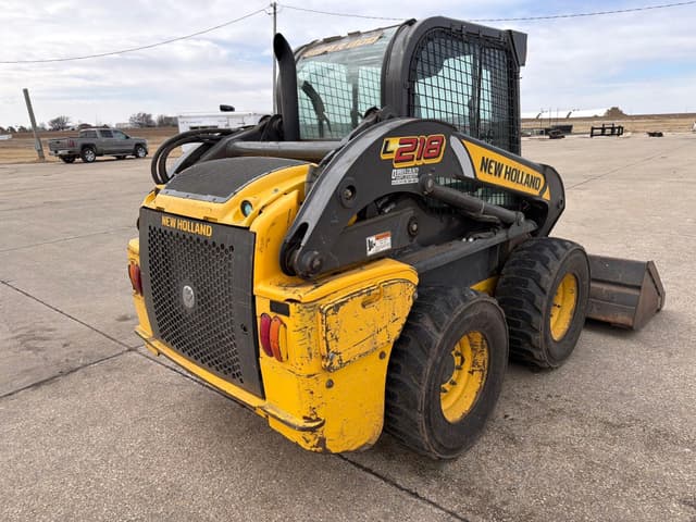 Image of New Holland L218 equipment image 3