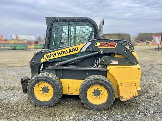 Image of New Holland L218 equipment image 3