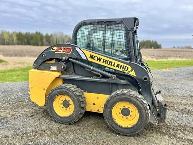 Image of New Holland L218 equipment image 2