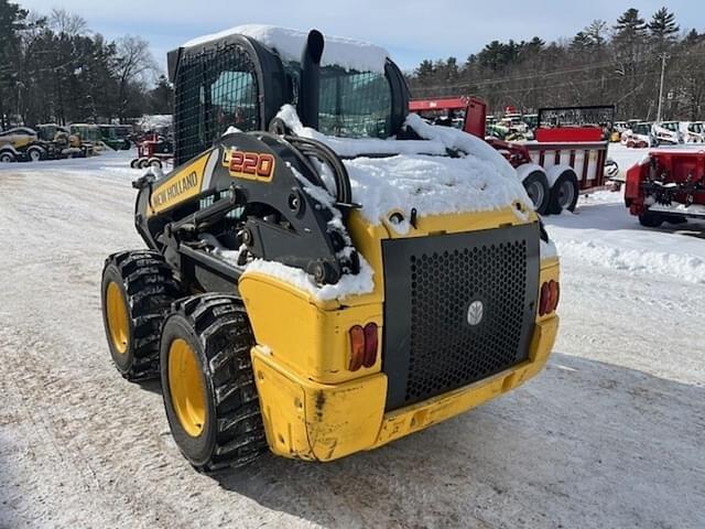 Image of New Holland L220 equipment image 3