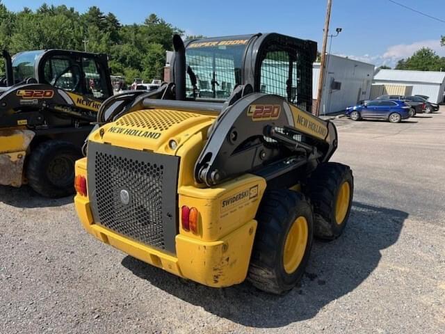 Image of New Holland L220 equipment image 3