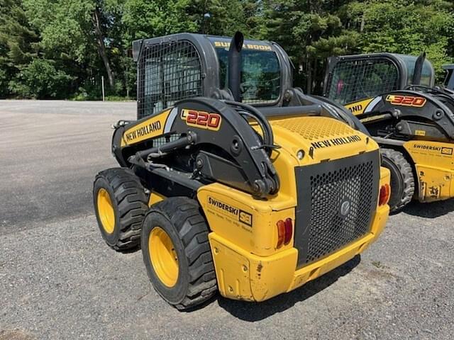 Image of New Holland L220 equipment image 2