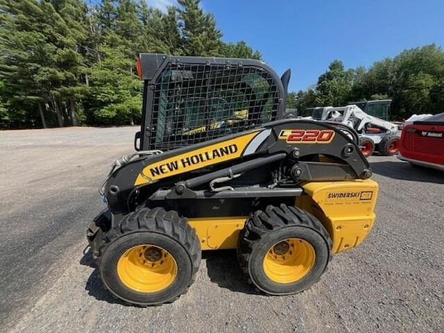 Image of New Holland L220 equipment image 1
