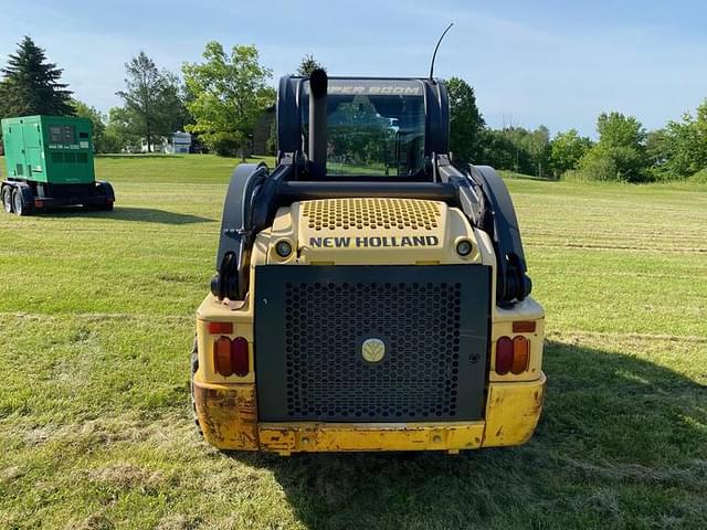 Image of New Holland L220 equipment image 3