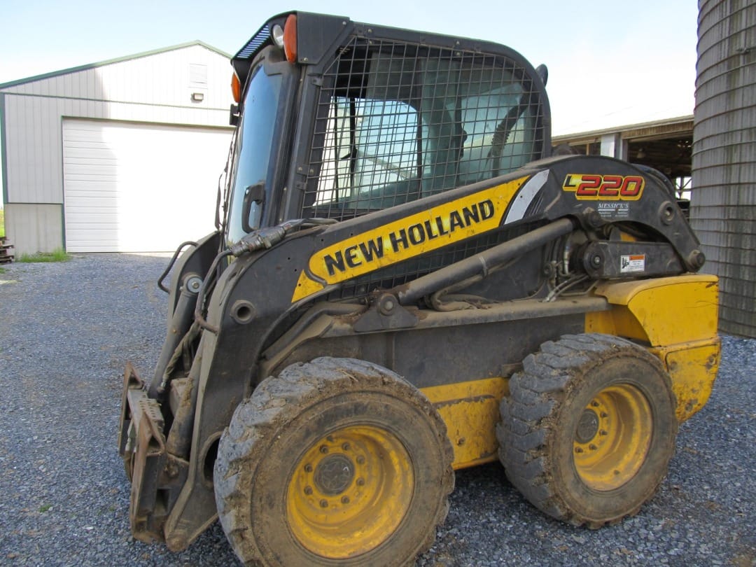 Main image New Holland L220
